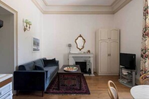 Smart TV, offices - Stay at the Château- Studio 2P- with pool and park (Fajolles)