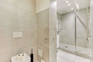 Hair dryer, towels - Superb Apartment - Beaubourg - Le Marais (Paris)