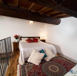 1 bedroom, iron/ironing board, WiFi, bed sheets - Spacious one-bedroom apartment with loft in historic center (5) (Prato)