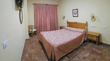 1 Schlafzimmer, Schreibtisch, BĂŒgeleisen/BĂŒgelbrett, kostenloses WLAN