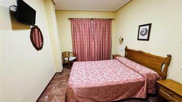 1 dormitorio, escritorio, tabla de planchar con plancha y wifi gratis