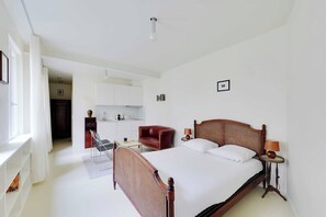 1 habitación, tabla de planchar con plancha, internet y ropa de cama 