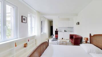 1 habitación, tabla de planchar con plancha, internet y ropa de cama