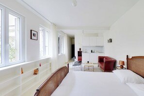 1 habitación, tabla de planchar con plancha, internet y ropa de cama 