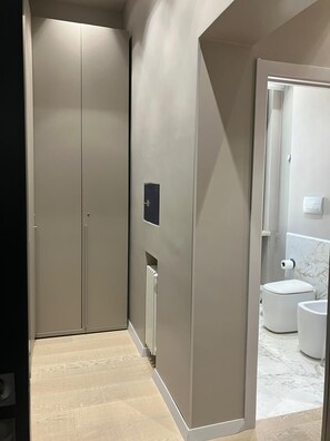 Dusche, Haartrockner, Bidet, Handtücher