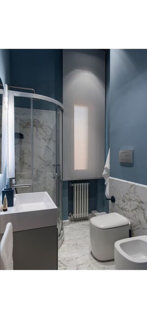 Shower, hair dryer, bidet, towels - Luxor Home Enchanting View (Agrigento)