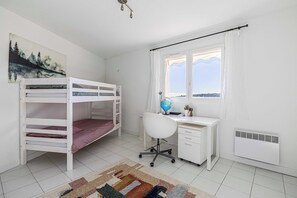 9 bedrooms, desk, iron/ironing board, travel cot - Quiet House with Pool (Biot)