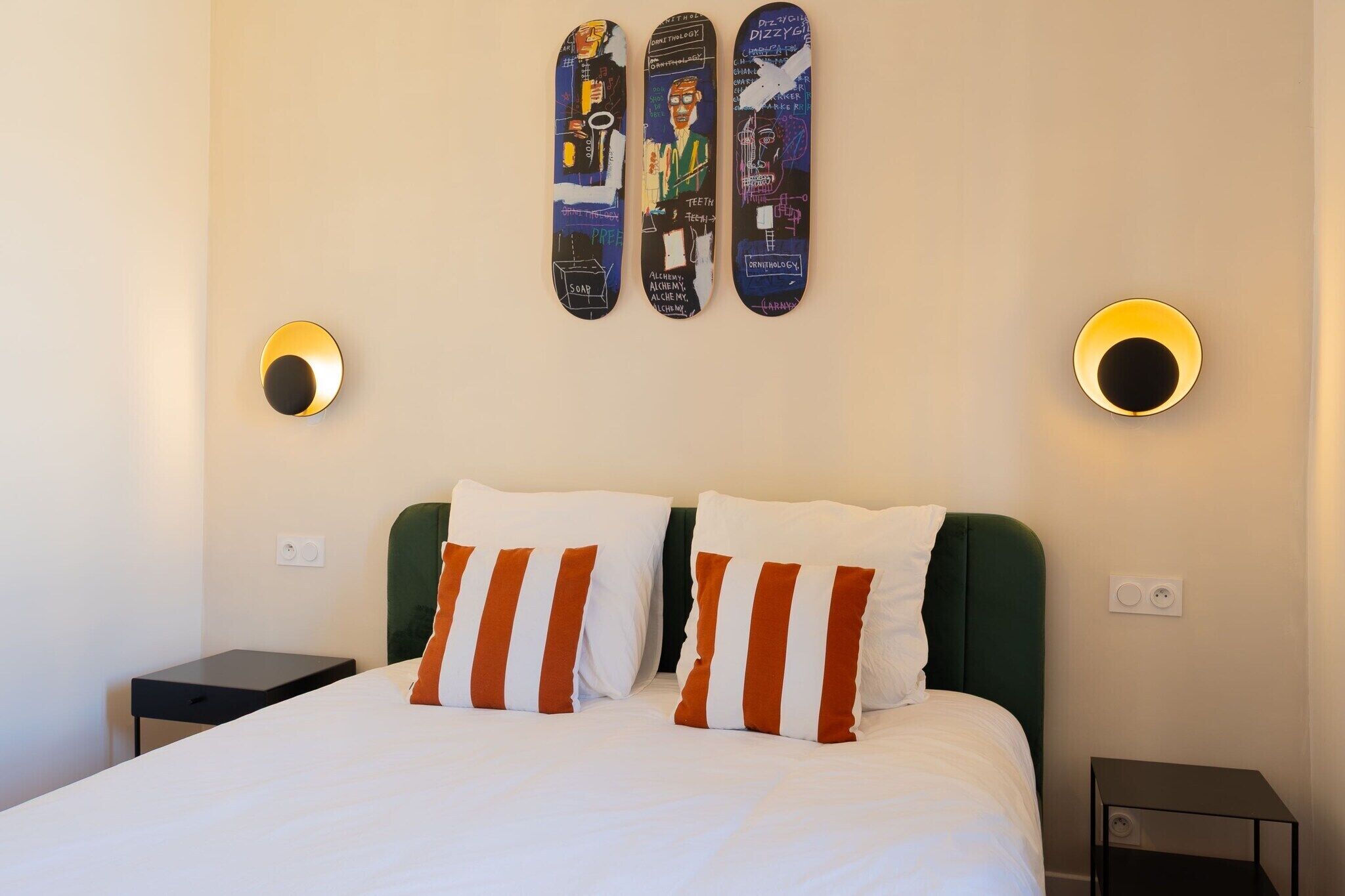 2 bedrooms, desk, iron/ironing board, Internet