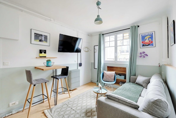 Smart TV, offices - Parisian cocoon for 2 in Batignolles - 17th ard (Paris)