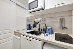Fridge, microwave, oven, stovetop - Parisian cocoon for 2 in Batignolles - 17th ard (Paris)