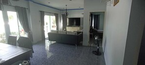 TV - Villa in private, secure residence (Hin Lek Fai)
