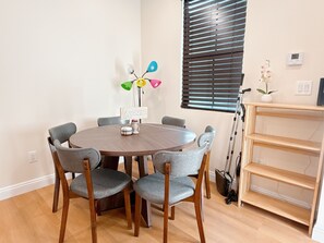 Dining - Lovely 3-bedroom house with AC in charming San Gabriel (San Gabriel)