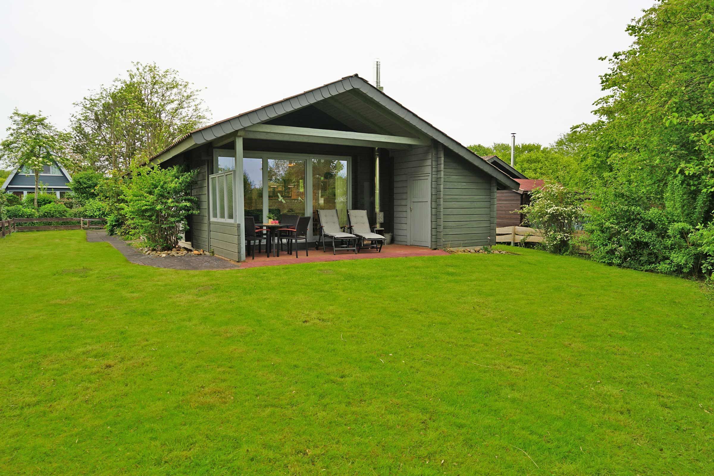 Blockhaus mit schönem Grundstück