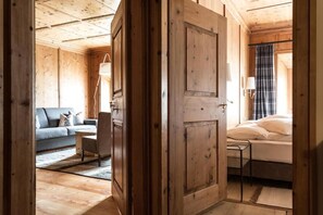 Deluxe Suite, Mountain View | Interior