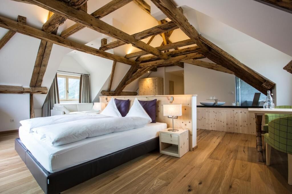 Doppia Comfort, balcone, vista montagna | Una cassaforte in camera, tende oscuranti, insonorizzazione