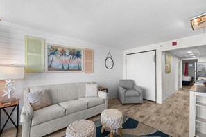 TV - Oceanfront King Suite 16th Floor Free Breakfast (Myrtle Beach)