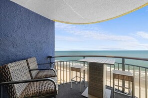 Property grounds - Oceanfront King Suite 16th Floor Free Breakfast (Myrtle Beach)