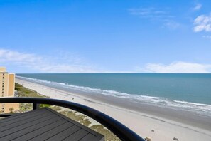 On the beach - Oceanfront King Suite 16th Floor Free Breakfast (Myrtle Beach)