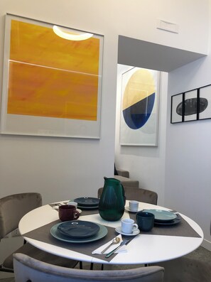 Dining - In the heart of Vomero, 5 minutes from the subway and funiculars. (Napoli)