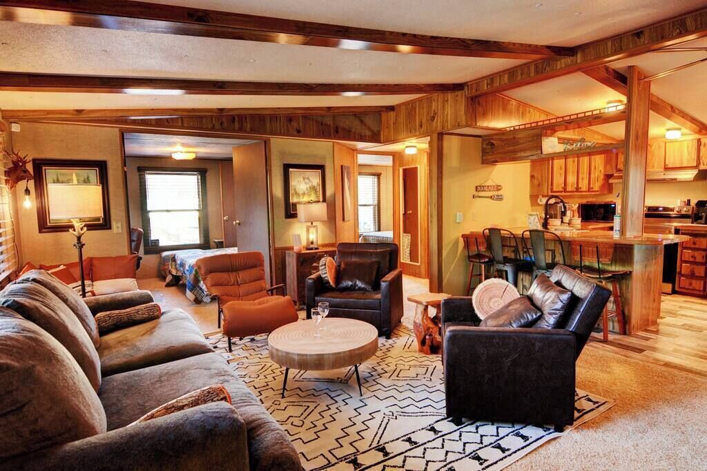 Televisión y chimenea 