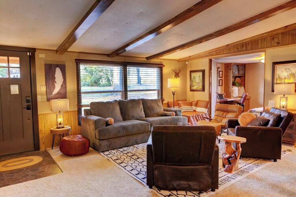 Televisión y chimenea 