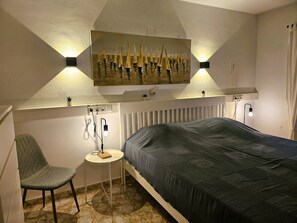 4 habitaciones, escritorio, tabla de planchar con plancha y wifi 