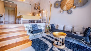 Deluxe Twin Room, Balcony, Sea View | Interior