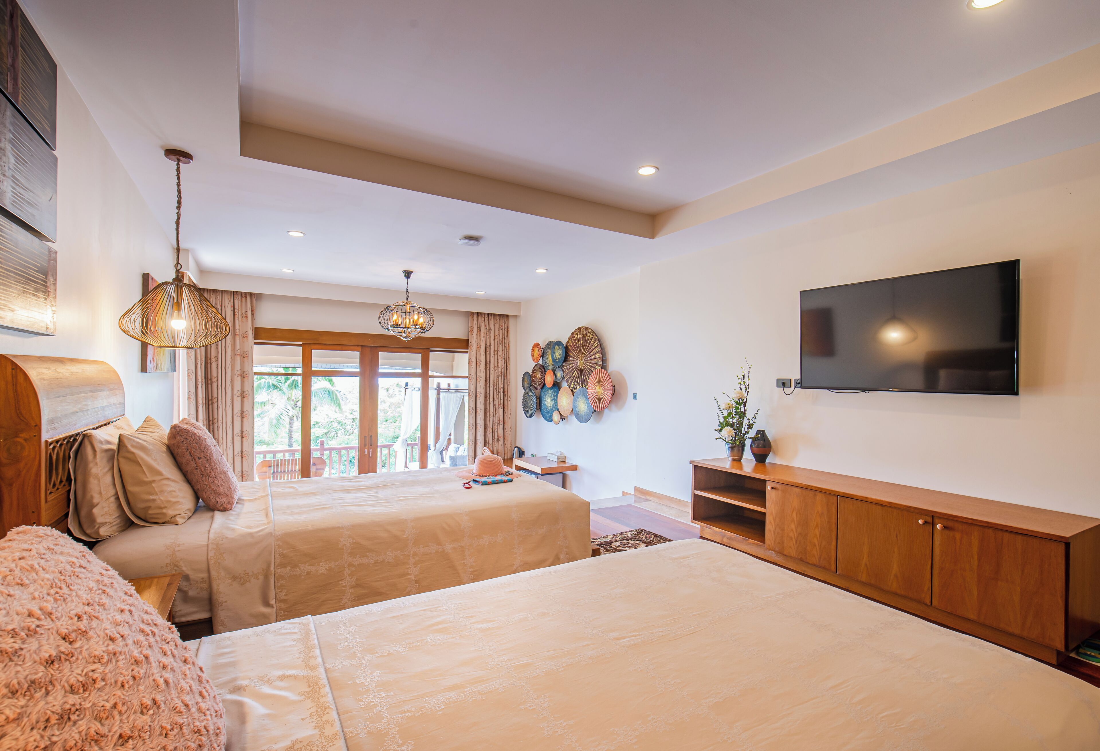 Deluxe háromágyas szoba, kilátással a tengerre | Íróasztal, laptophoz jól használható munkafelület és ingyenes wifi