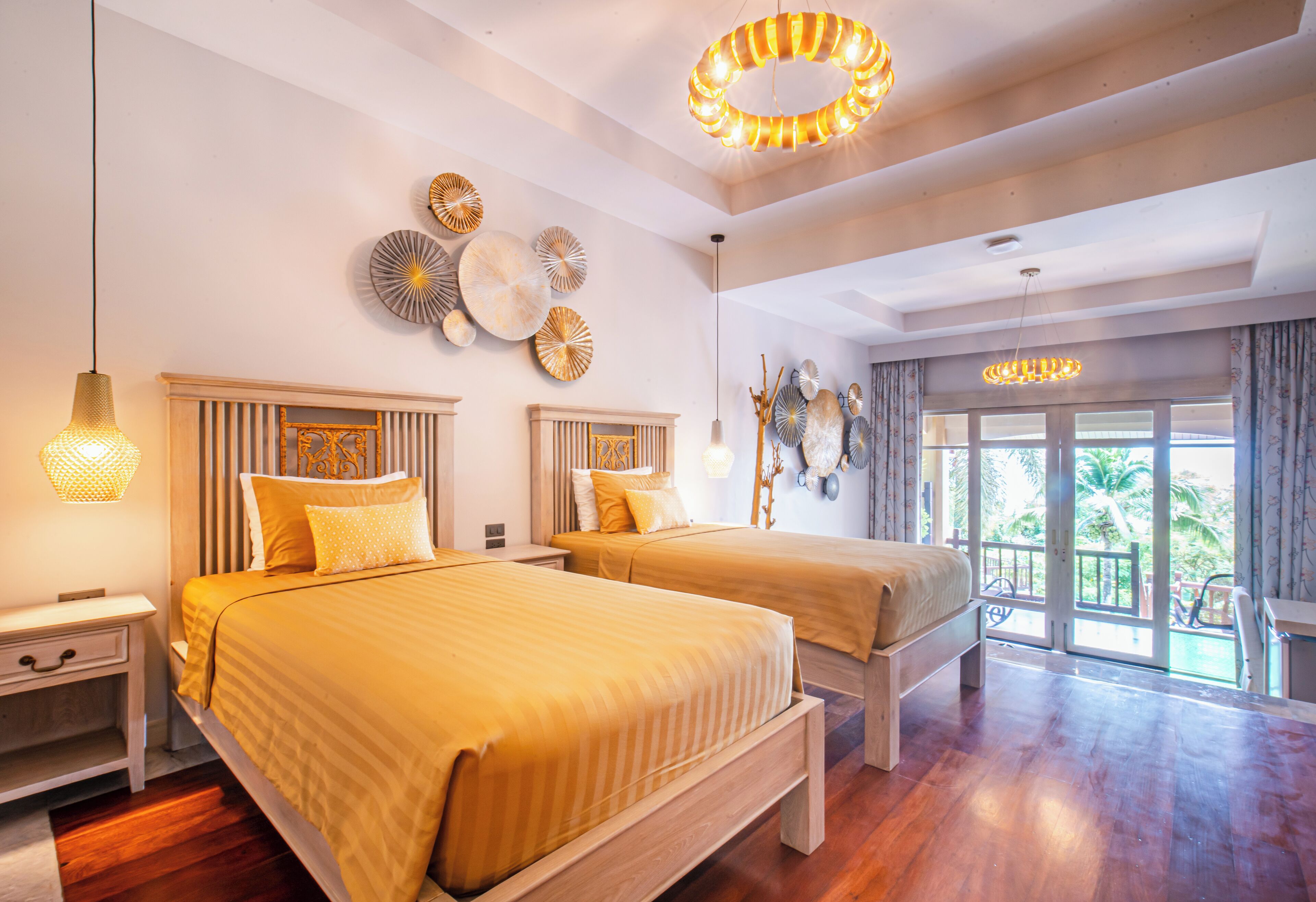 Deluxe szoba két külön ággyal, erkély, kilátással a tengerre | Íróasztal, laptophoz jól használható munkafelület és ingyenes wifi