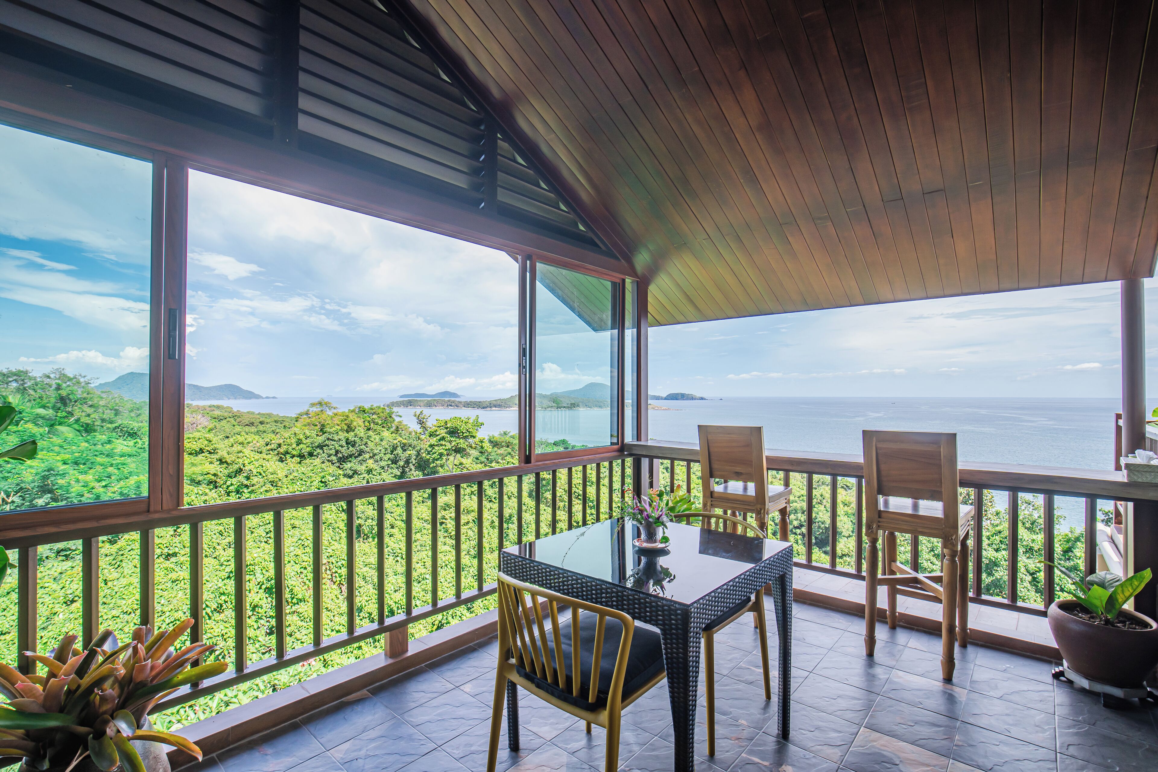 Habitación ejecutiva, cocineta, vista al mar | Cocina privada | Frigobar 