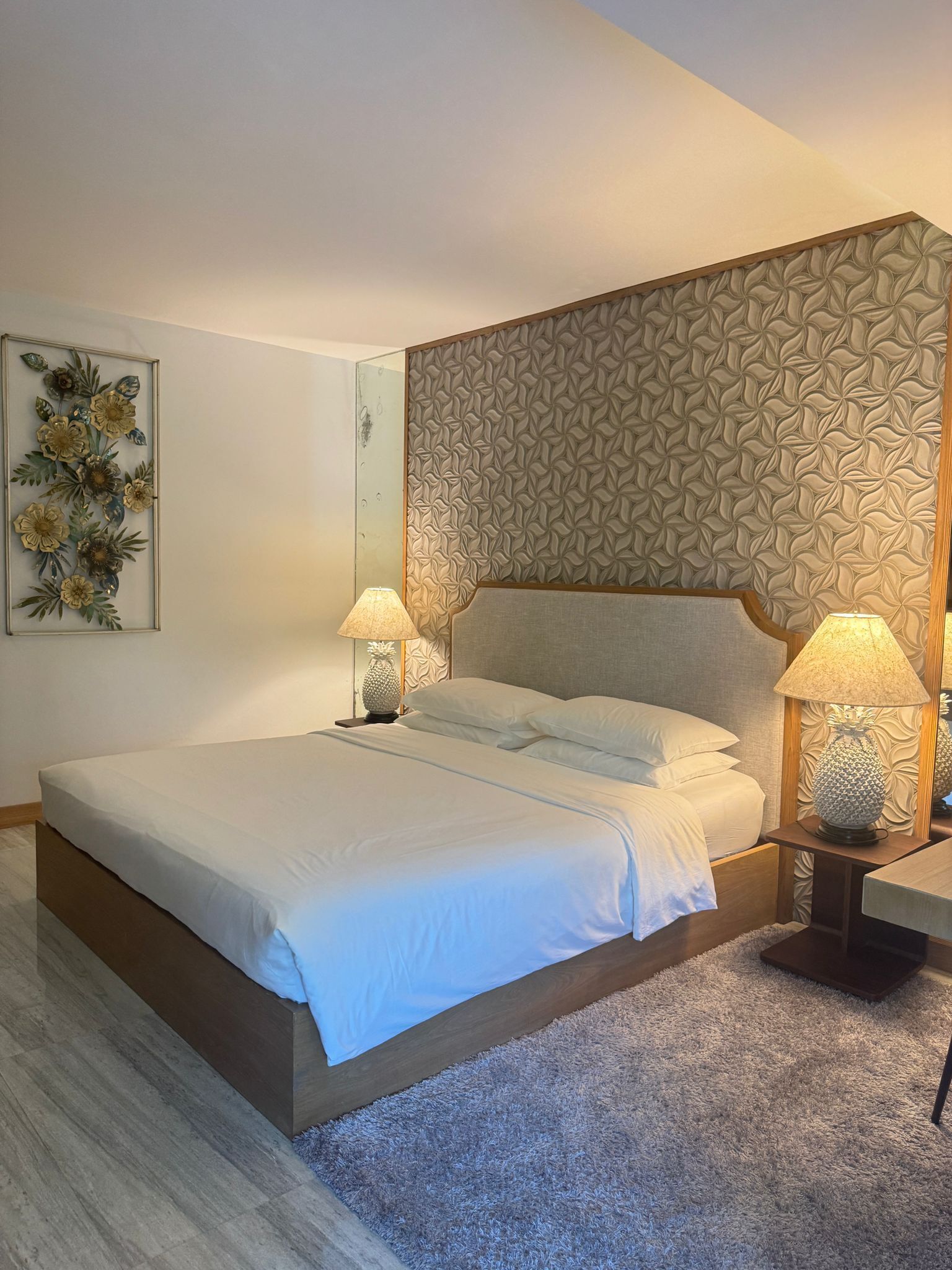 Junior szoba, kilátással a medencére | Íróasztal, laptophoz jól használható munkafelület és ingyenes wifi