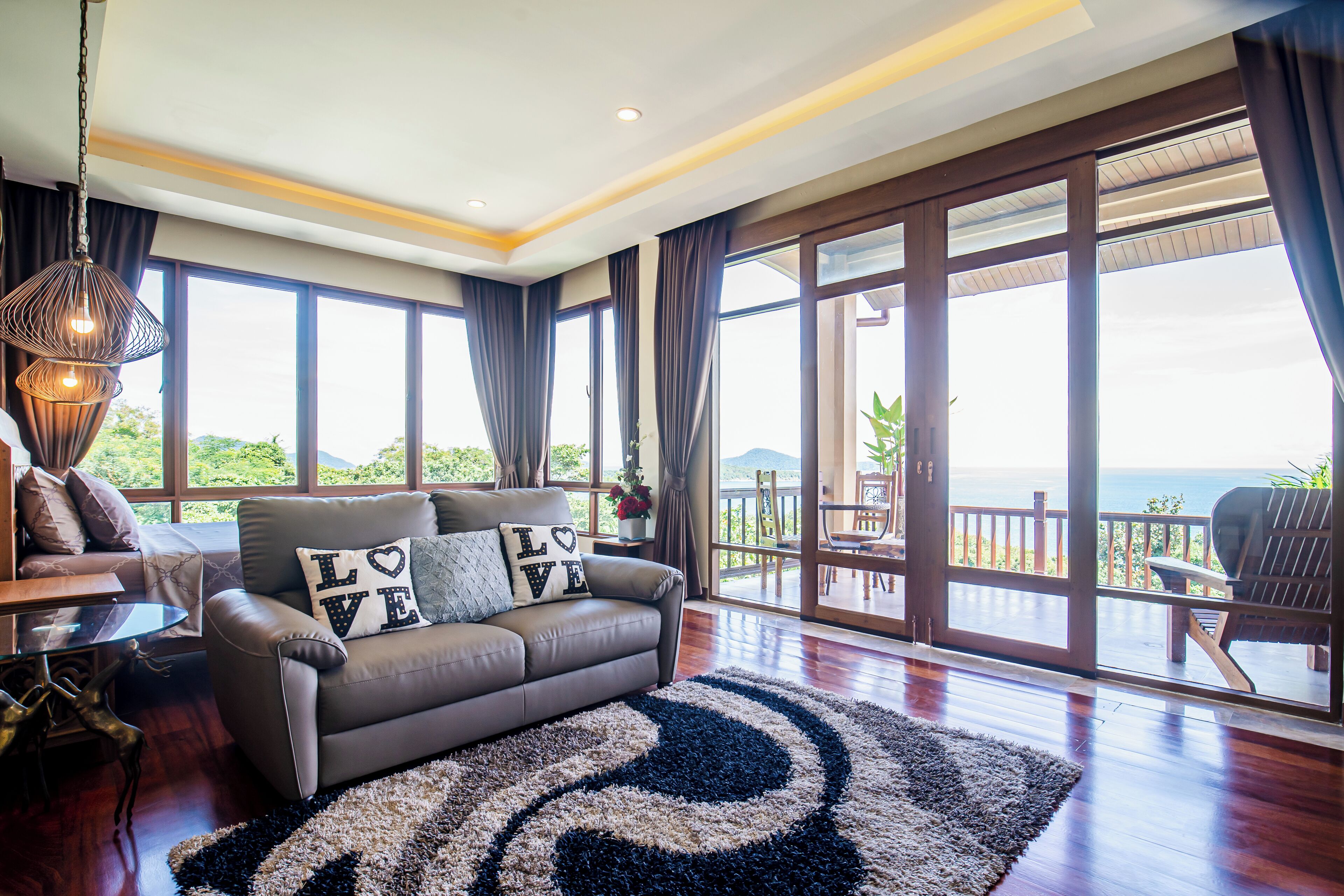 Family Room, Bathtub, Sea View | Living area