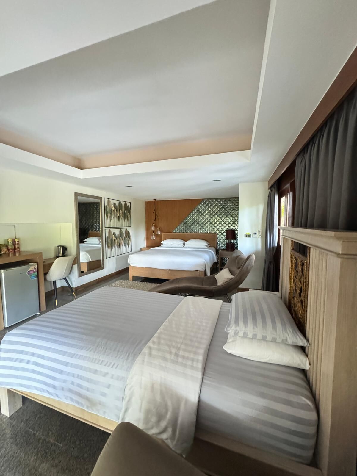 Deluxe szoba, kilátással a medencére | Íróasztal, laptophoz jól használható munkafelület és ingyenes wifi