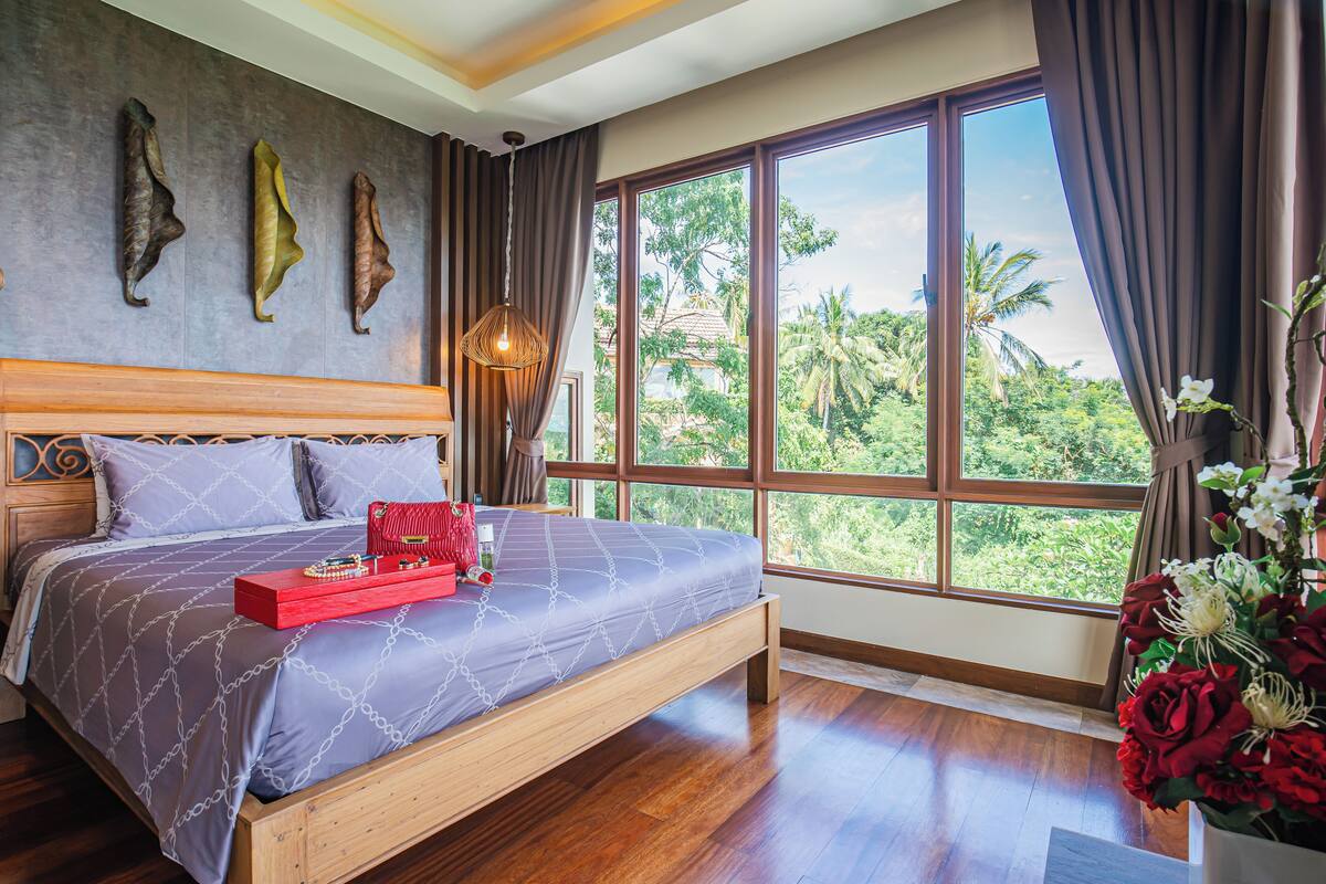 Family Room, Bathtub, Sea View | Desk, laptop workspace, WiFi (free), bed sheets