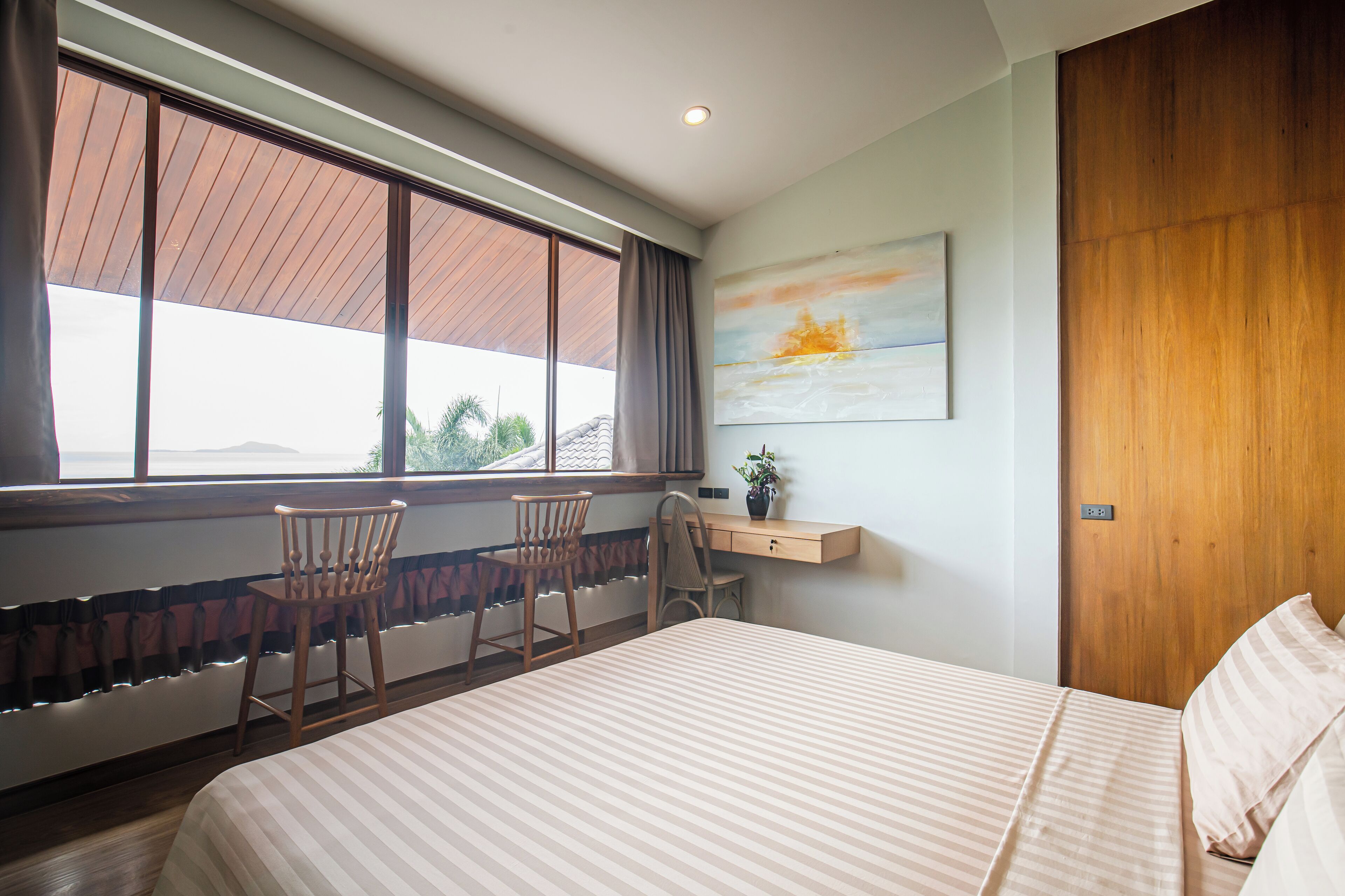 Standard szoba kétszemélyes ággyal, kilátással a tengerre | Íróasztal, laptophoz jól használható munkafelület és ingyenes wifi