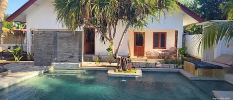 Habitación doble | Piscina | Una piscina al aire libre