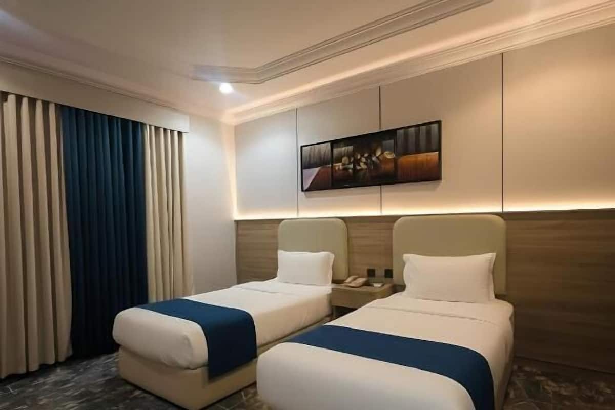 Trippelrum för familj - utsikt mot staden | Ljudisolering, strykjärn/strykbräda och gratis wi-fi