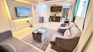 Deluxe Apartment | Living area