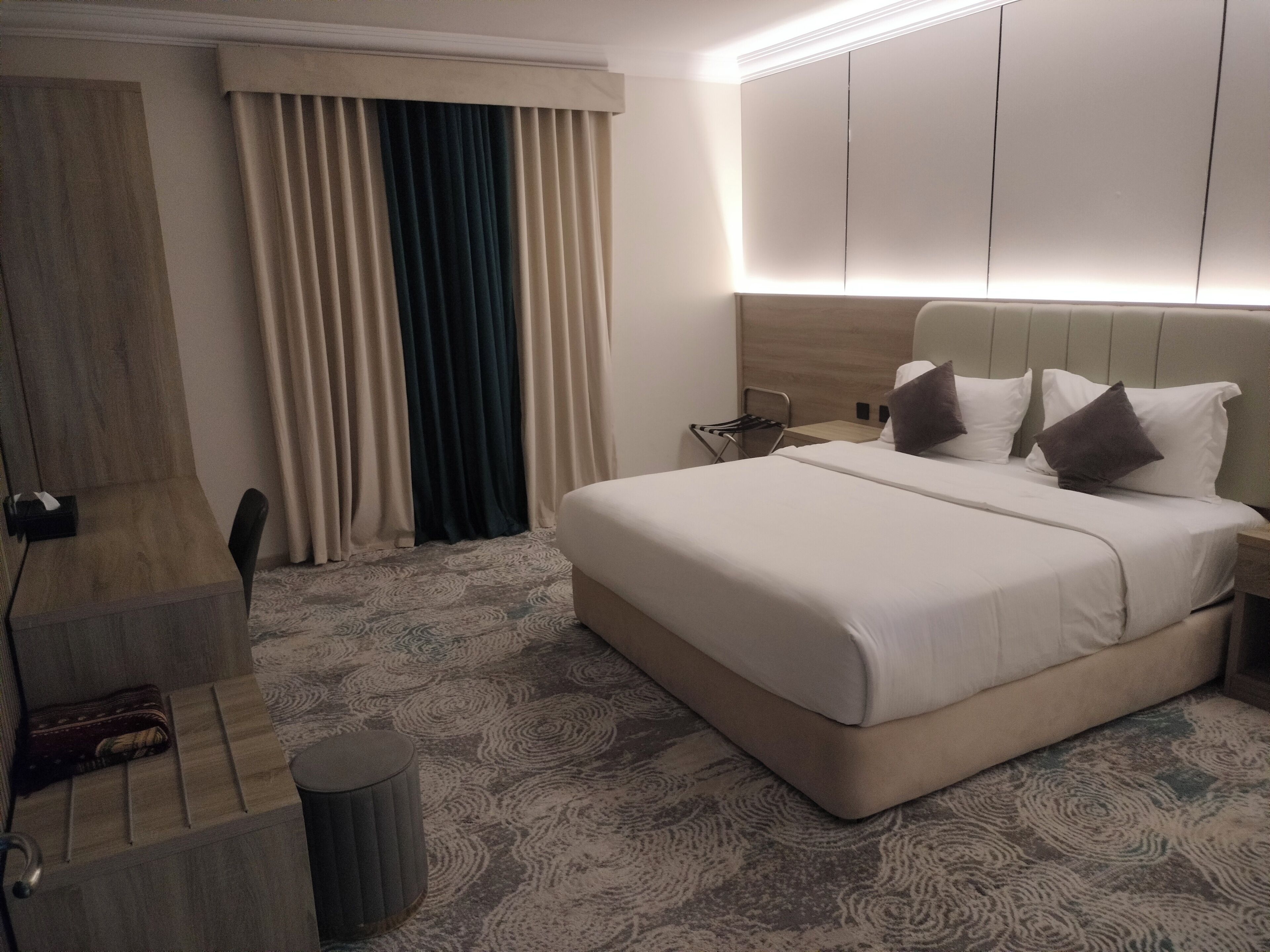 Sistema de insonorización, tabla de planchar con plancha y wifi gratis 