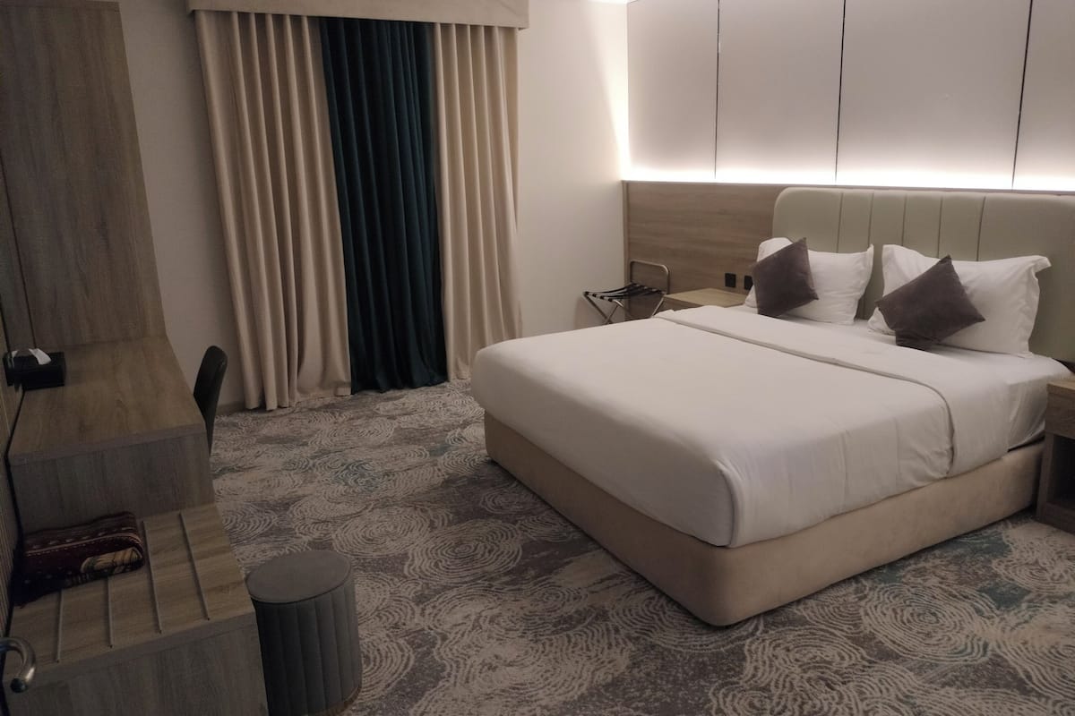 Sistema de insonorización, tabla de planchar con plancha y wifi gratis