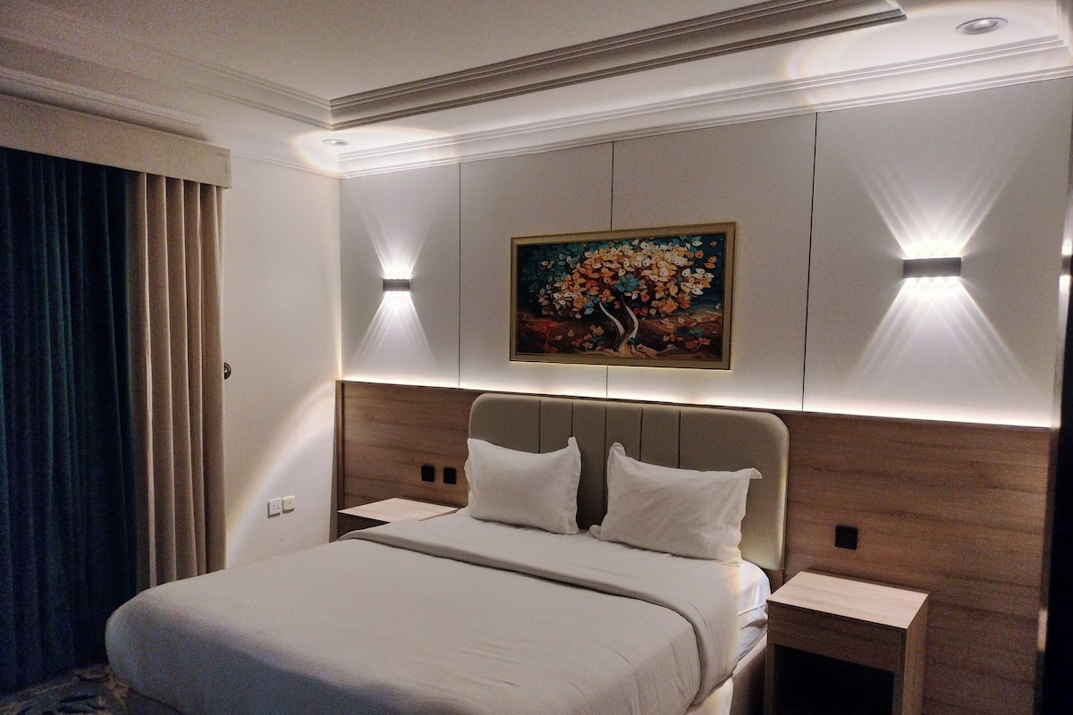 Sistema de insonorización, tabla de planchar con plancha y wifi gratis