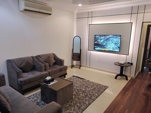 Familien-Suite, 2 Schlafzimmer | Wohnbereich