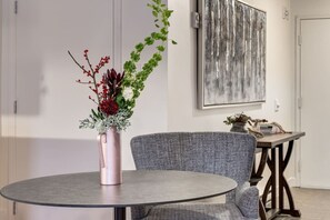 Dining - Peaceful Mountain Getaway in Canmore near Banff (Canmore)