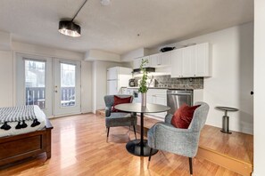 Interior - Peaceful Mountain Getaway in Canmore near Banff (Canmore)