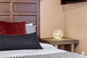 Een strijkplank/strijkijzer, gratis wifi, beddengoed