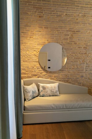 Quarto luxo, sacada, vista para o jardim | Parte interna