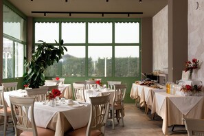 Dining - Relais Villa Roncuzzi (Emilia-Romagna)