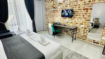 Family Triple Room | In-room safe, soundproofing, free WiFi