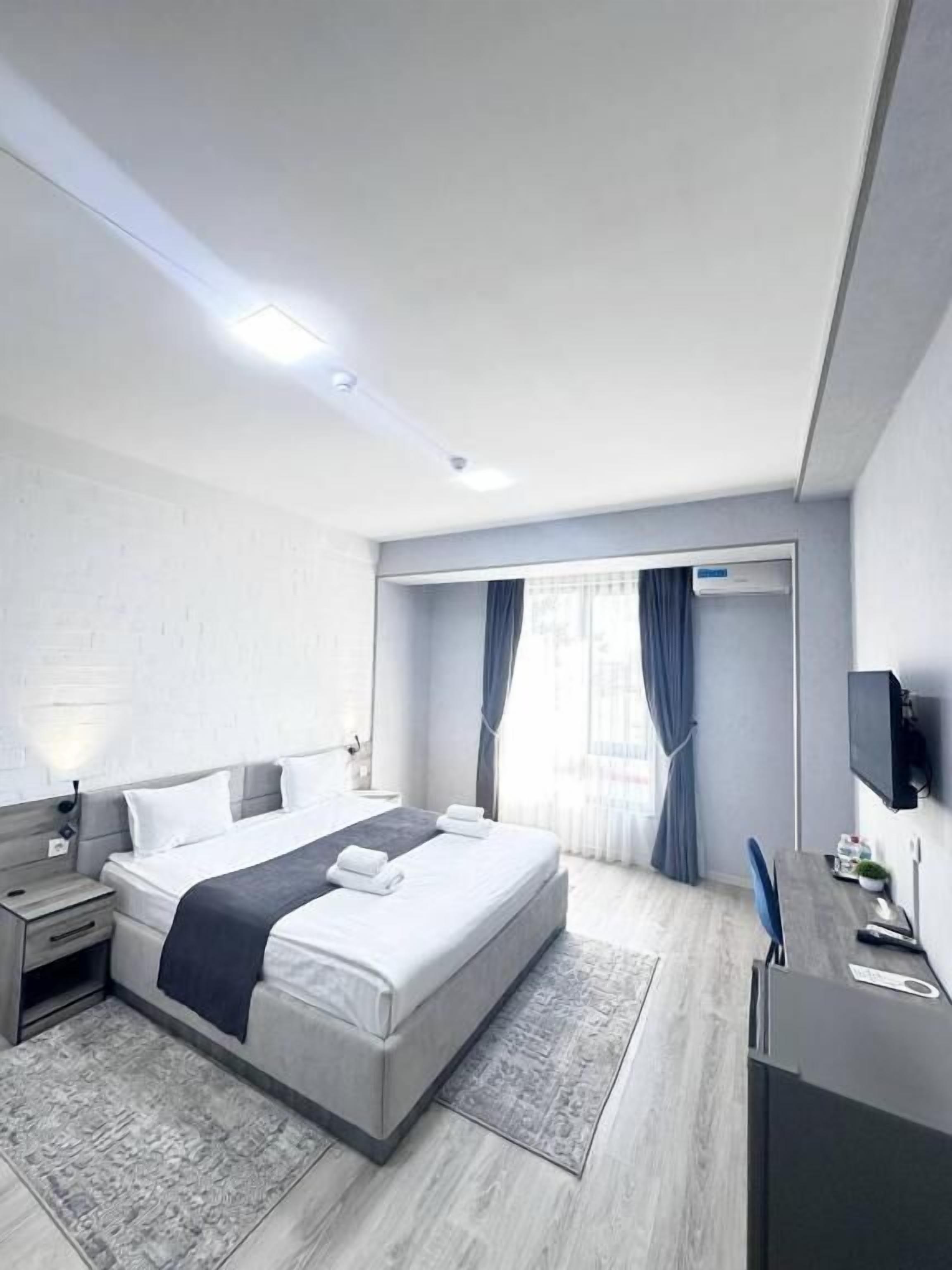 Double Room | In-room safe, soundproofing, free WiFi