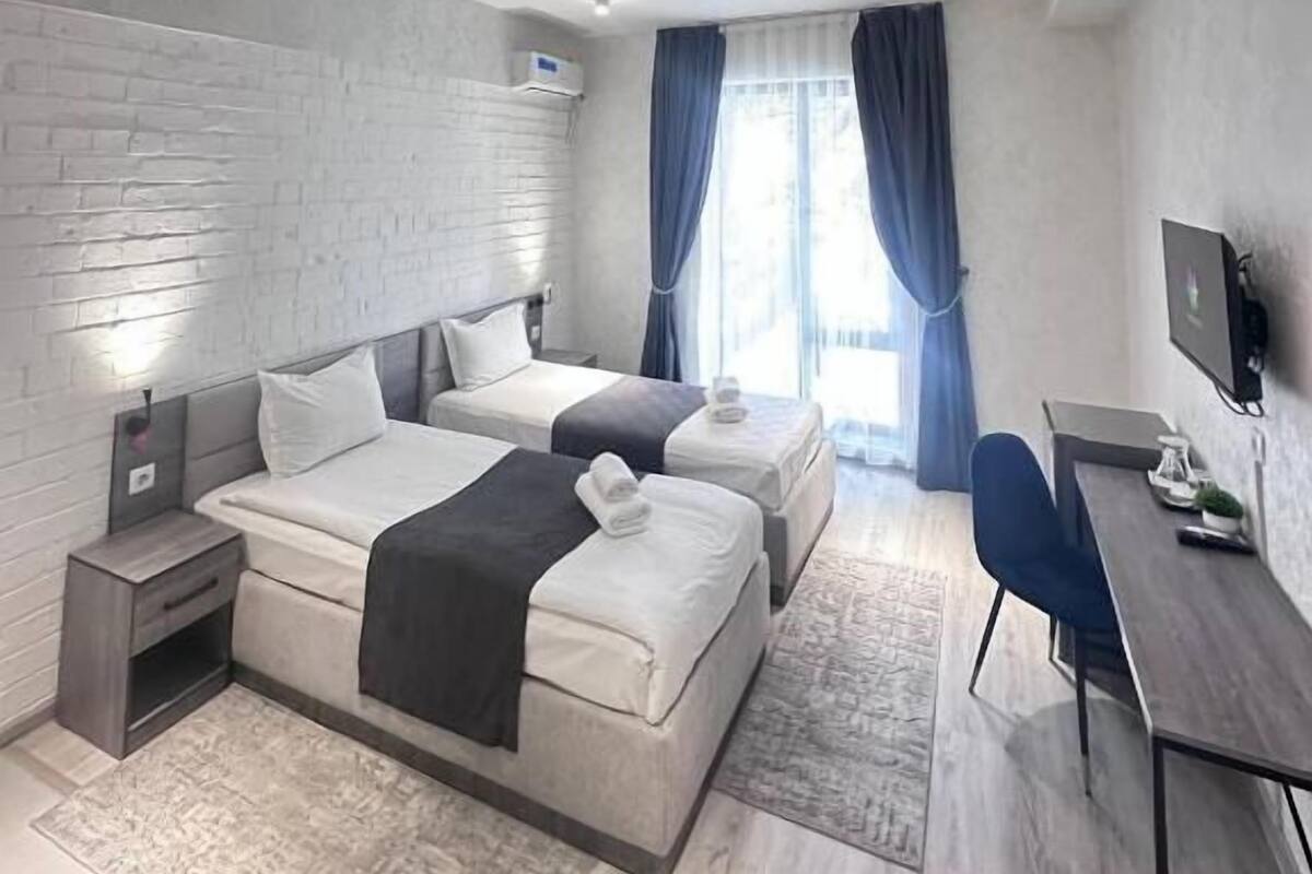 In-room safe, soundproofing, free WiFi